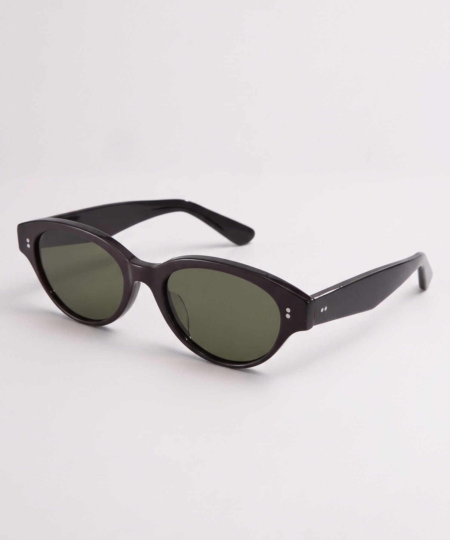 Amalia Black Green – three-quarter view
