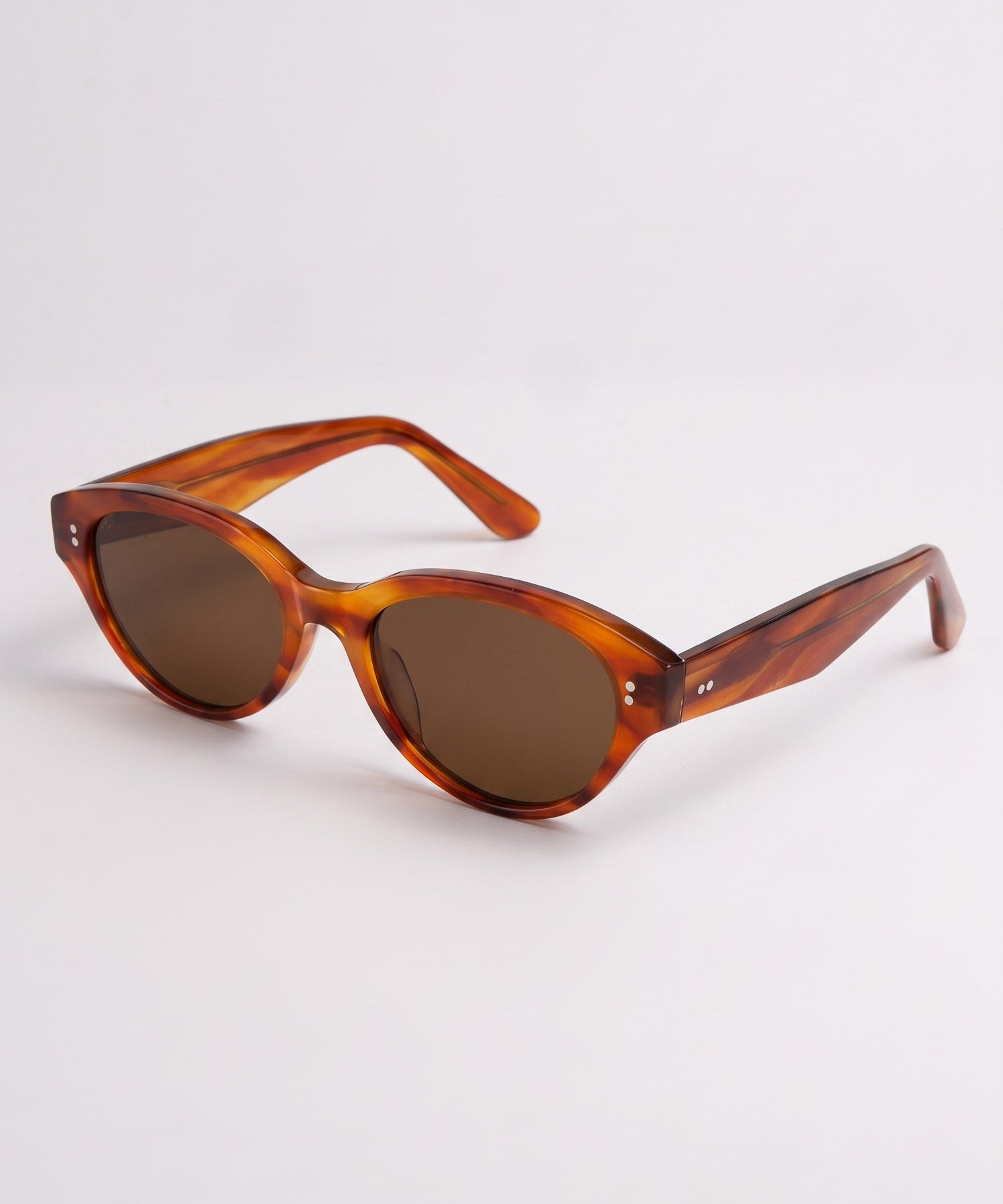 Amalia Light Havana – three-quarter view
