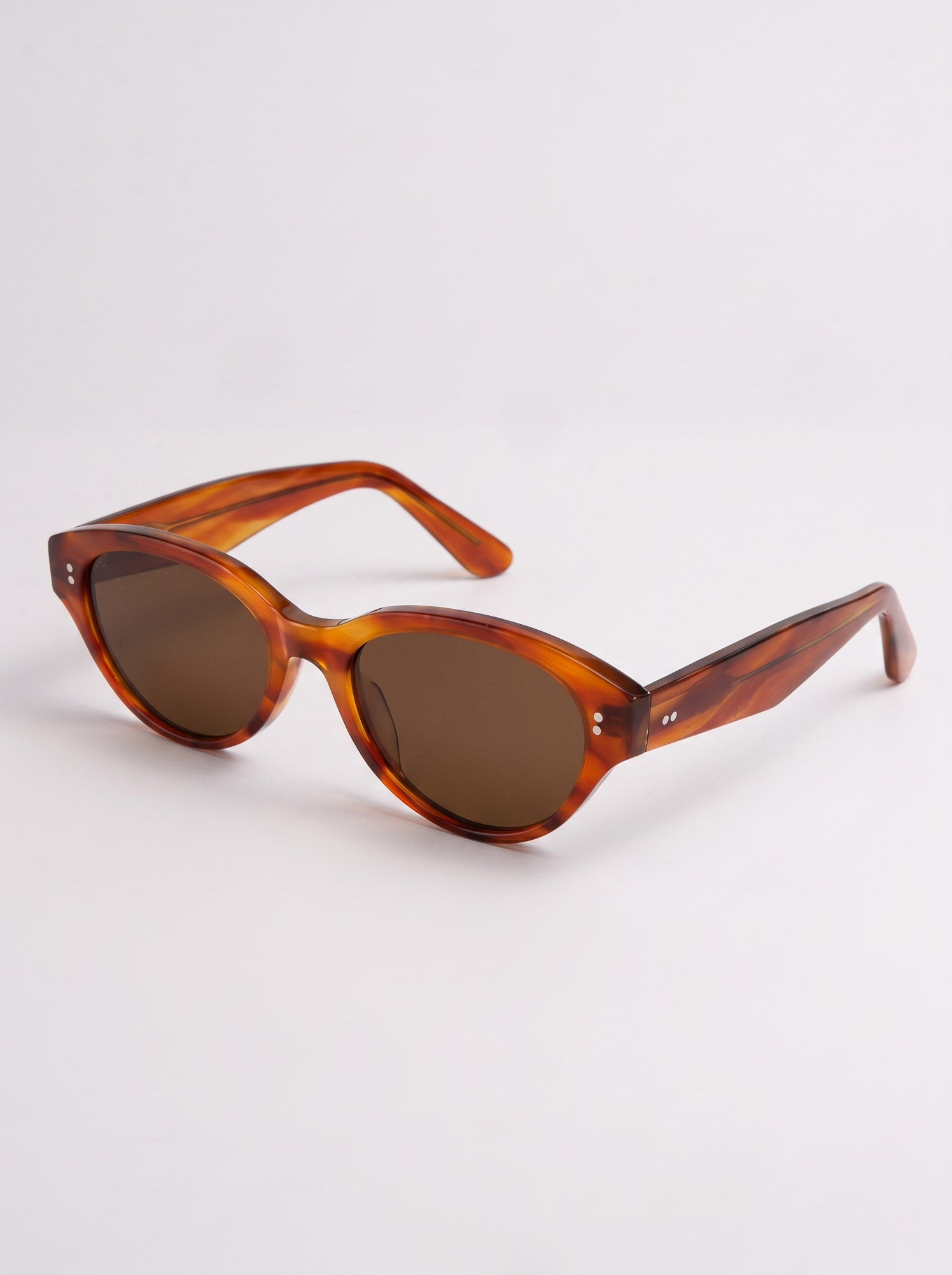 Amalia Light Havana – three-quarter view