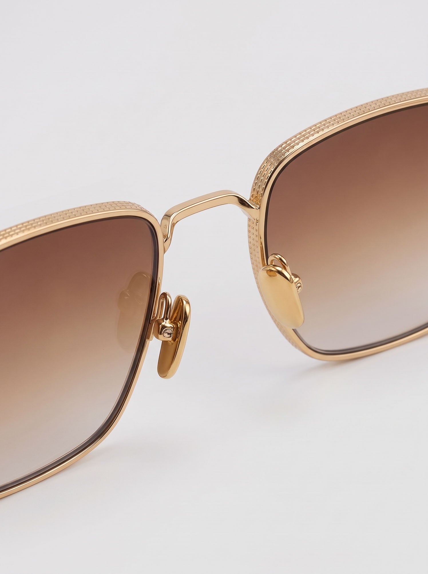 Artigiano Gold Brown Gradient – bridge detail
