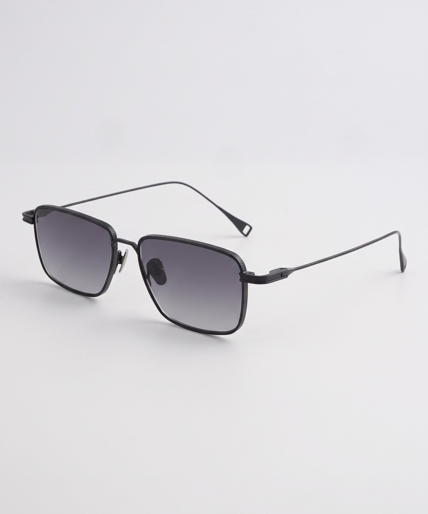 Artigiano Matte Black Grey Gradient – three-quarter view