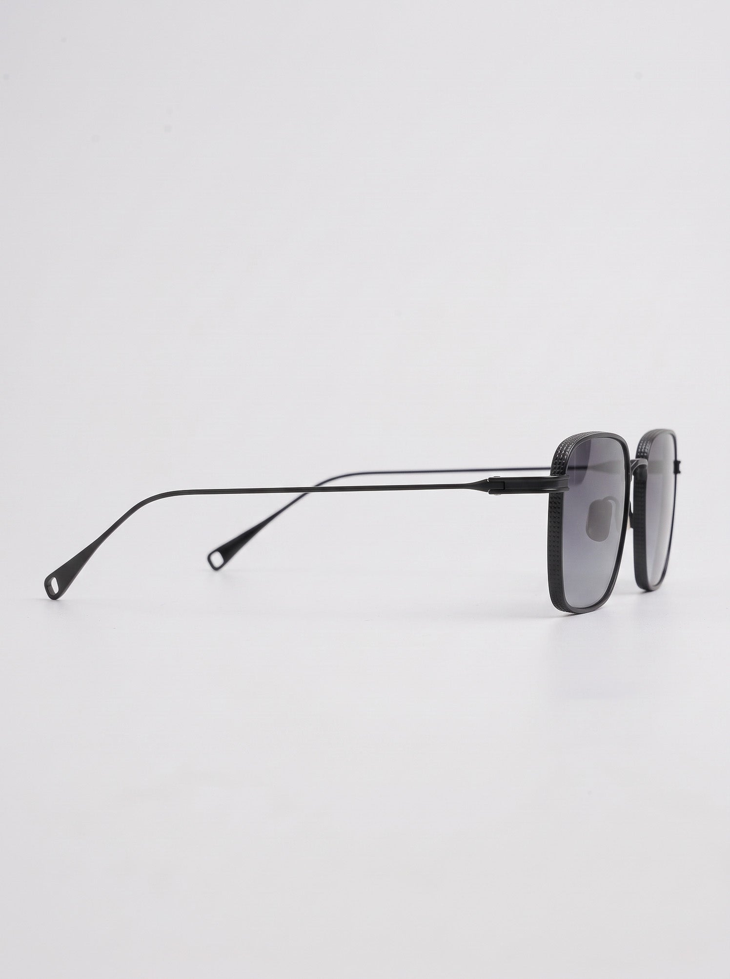 Artigiano Matte Black Grey Gradient – side view
