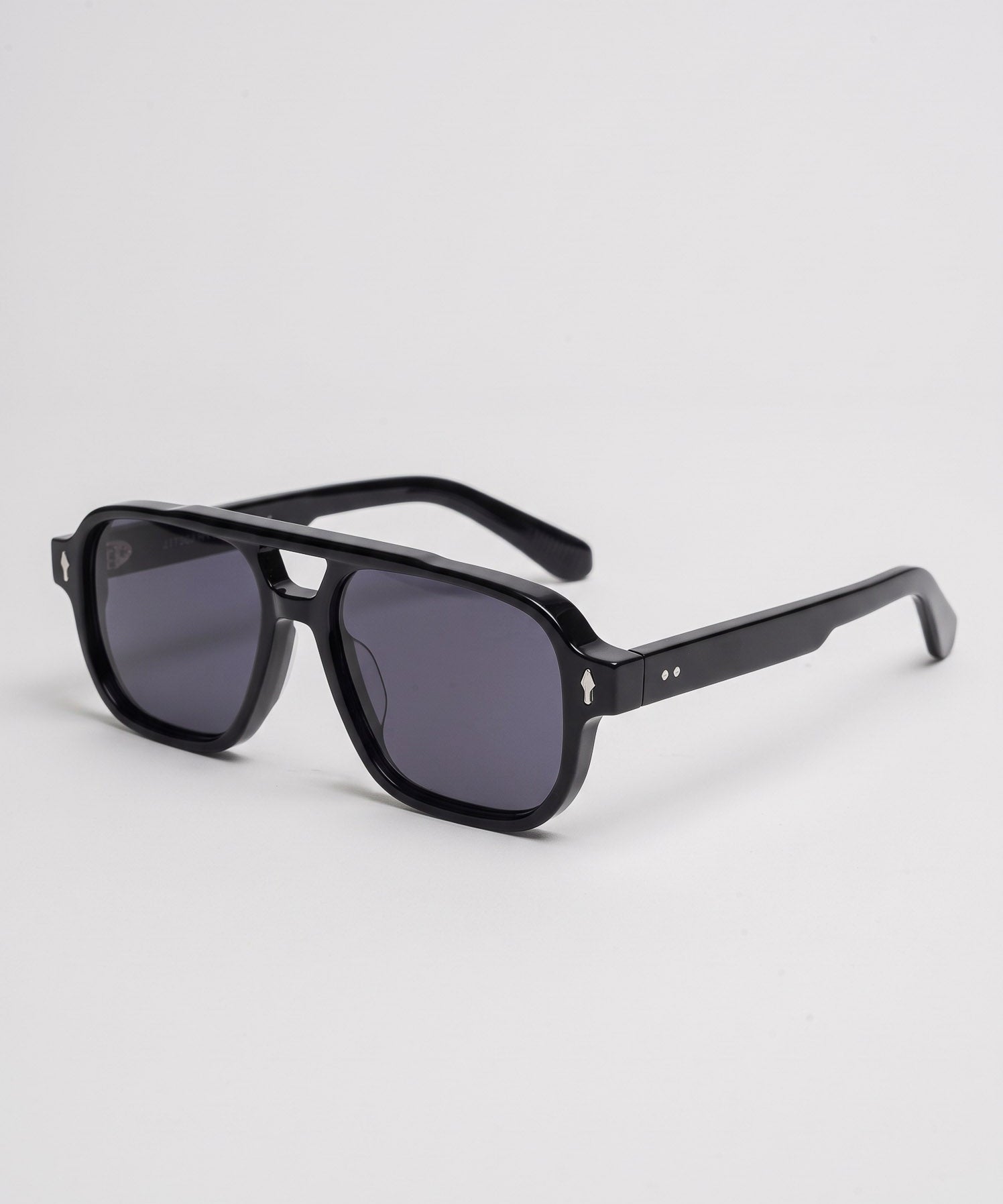 Aviatore Black – three-quarter view