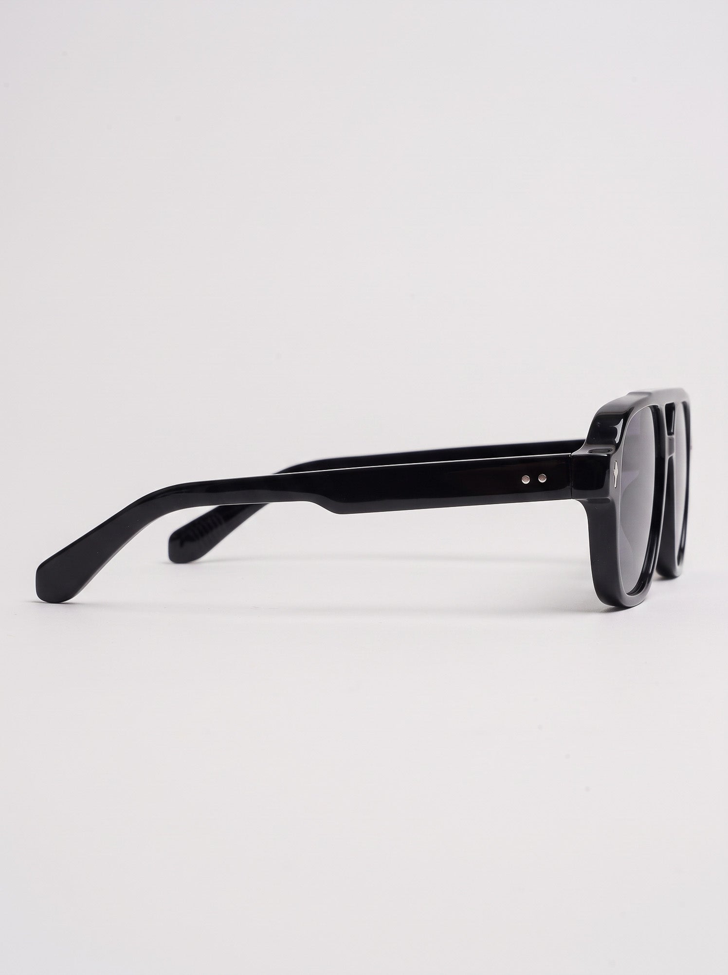 Aviatore Black – side view