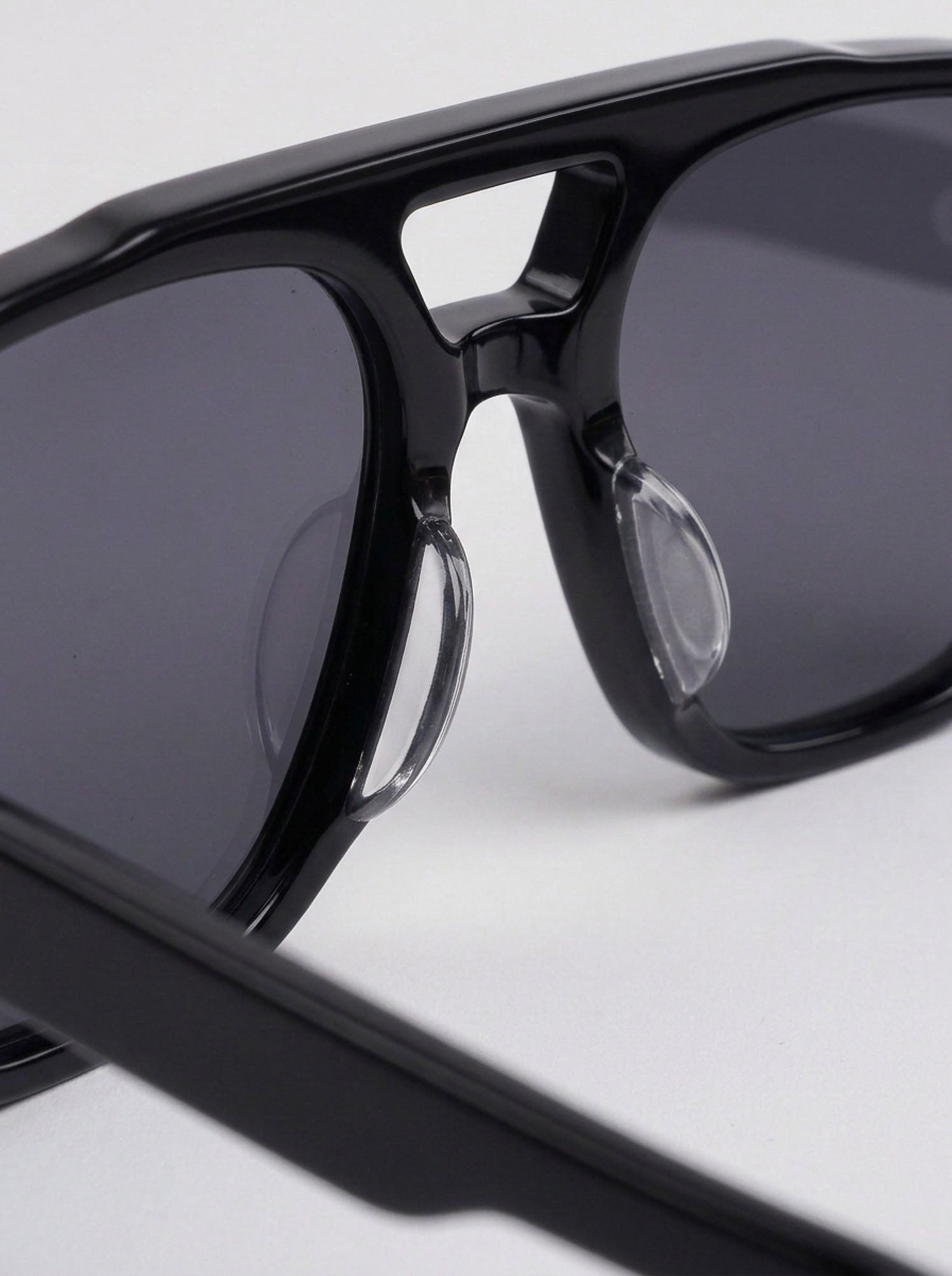 Aviatore Black – bridge detail