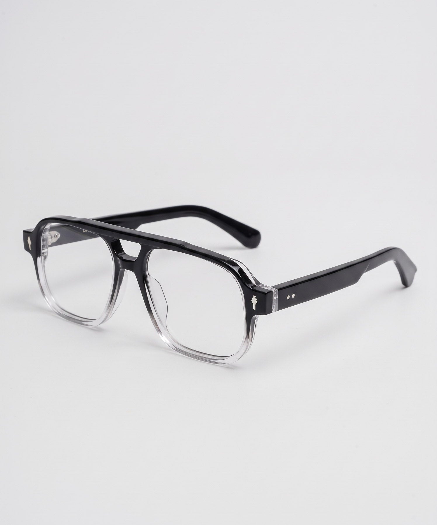 Aviatore Black Crystal Clear – three-quarter view