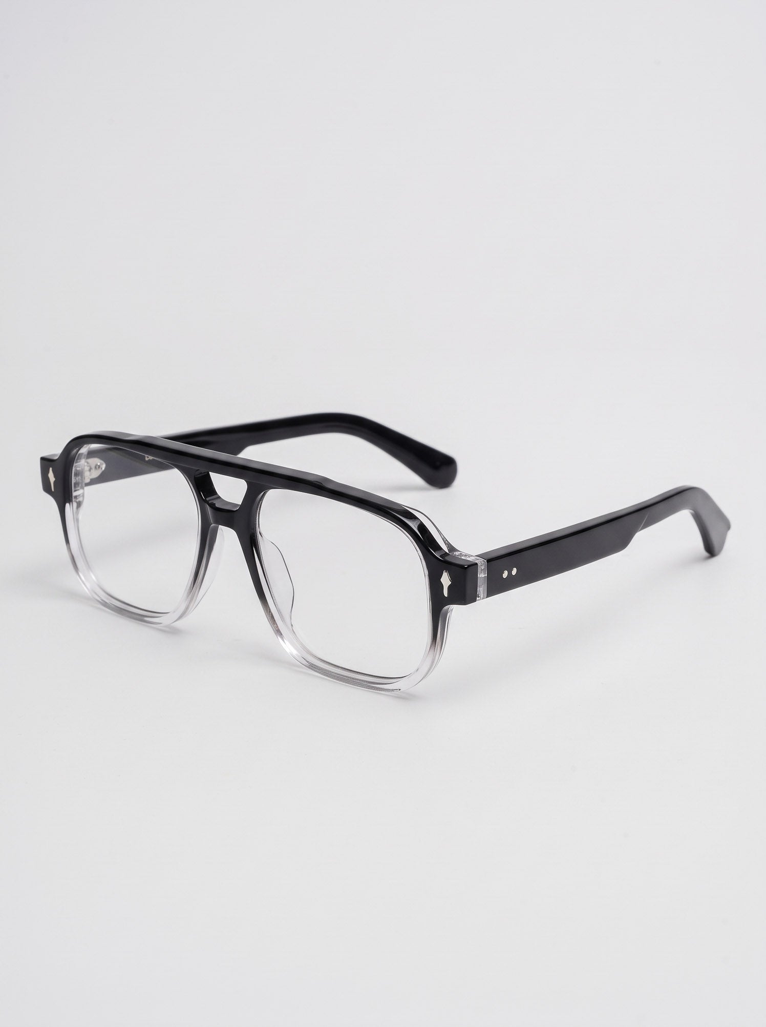 Aviatore Black Crystal Clear – three-quarter view