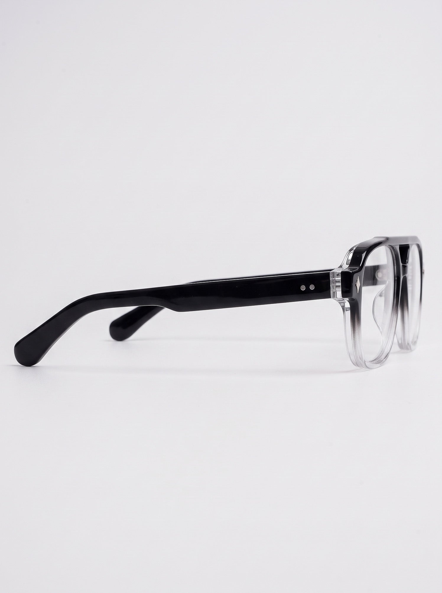 Aviatore Black Crystal Clear – side view