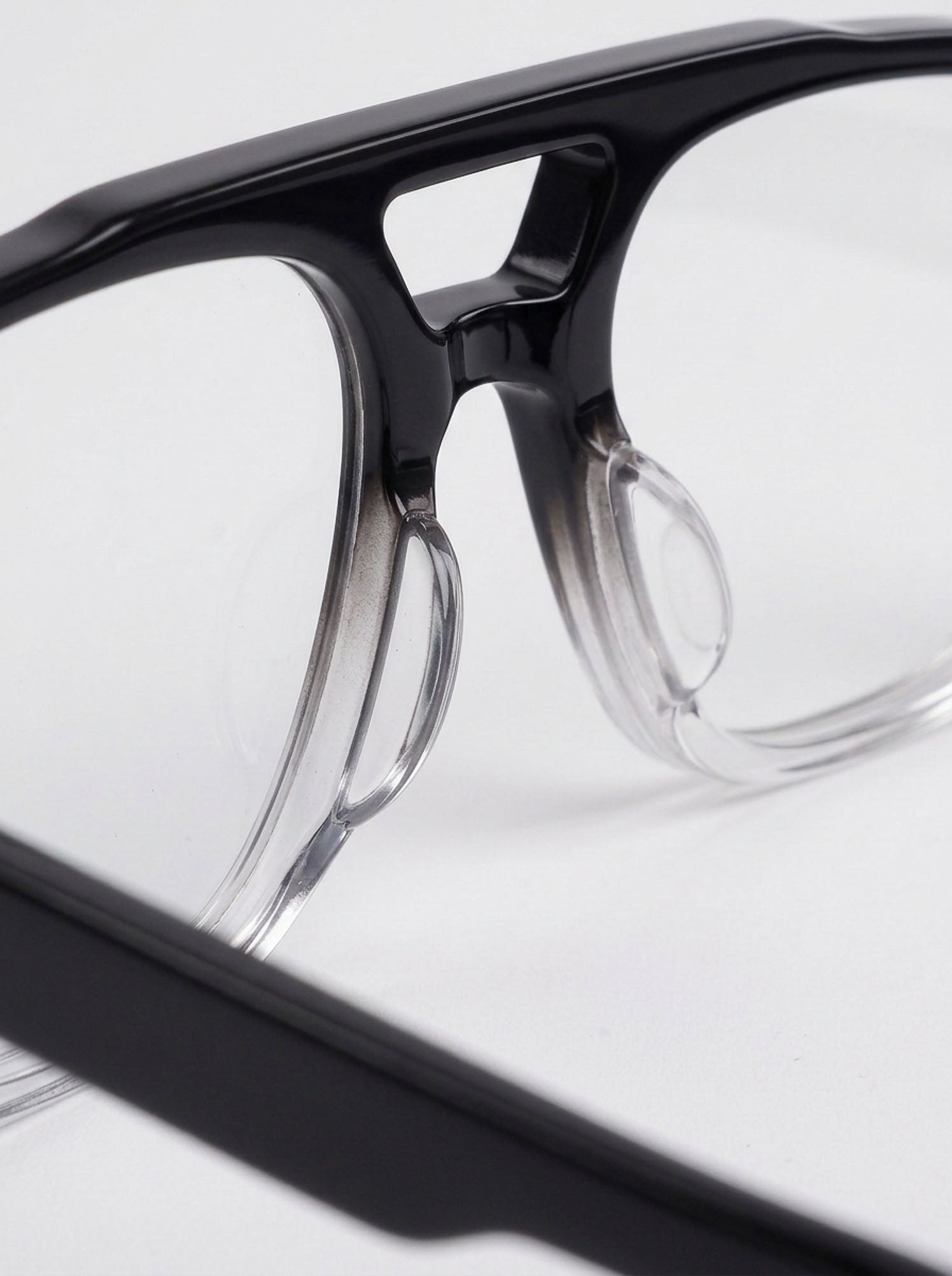 Aviatore Black Crystal Clear – bridge detail