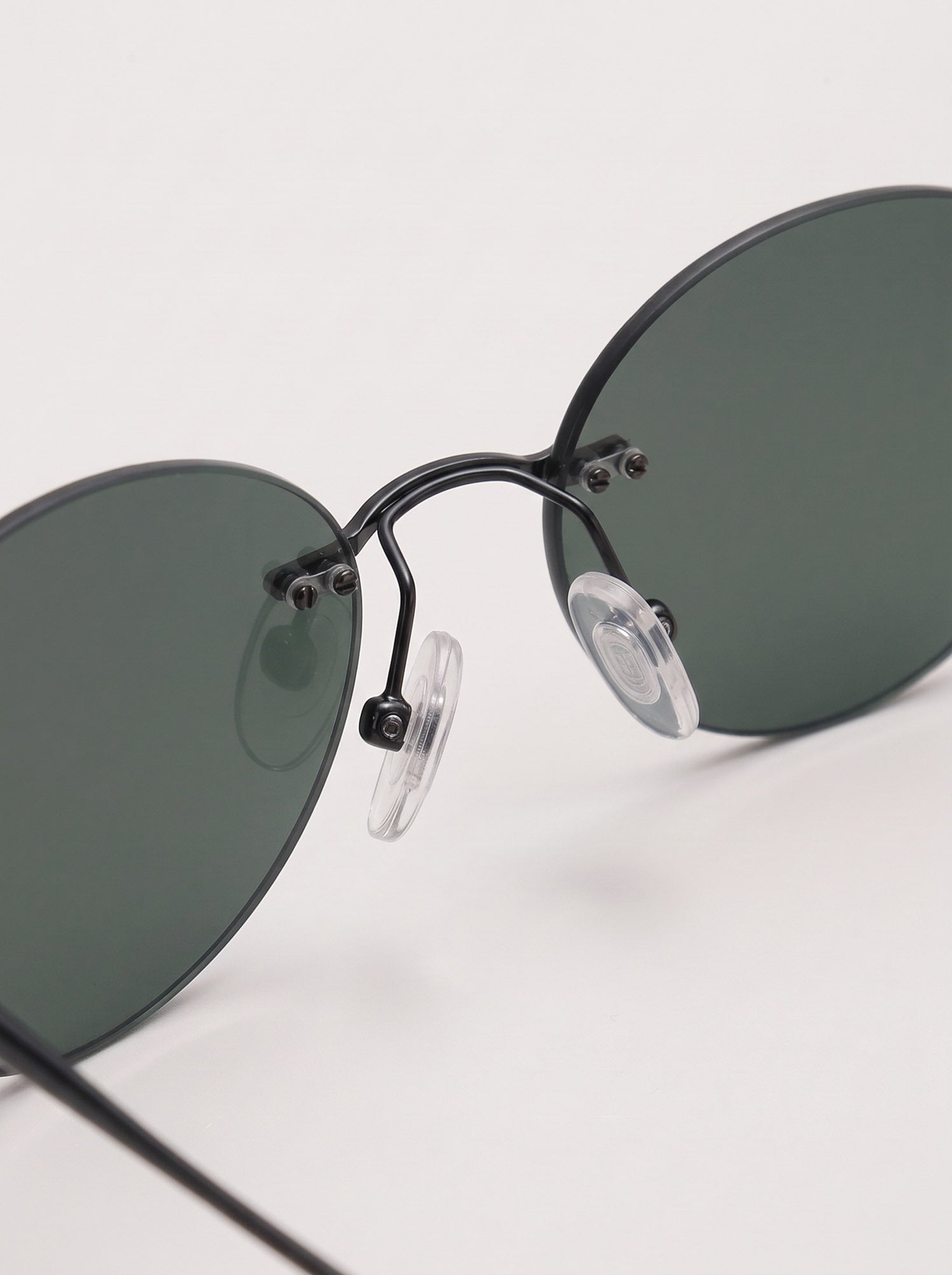 Celeste Matte Black – bridge detail