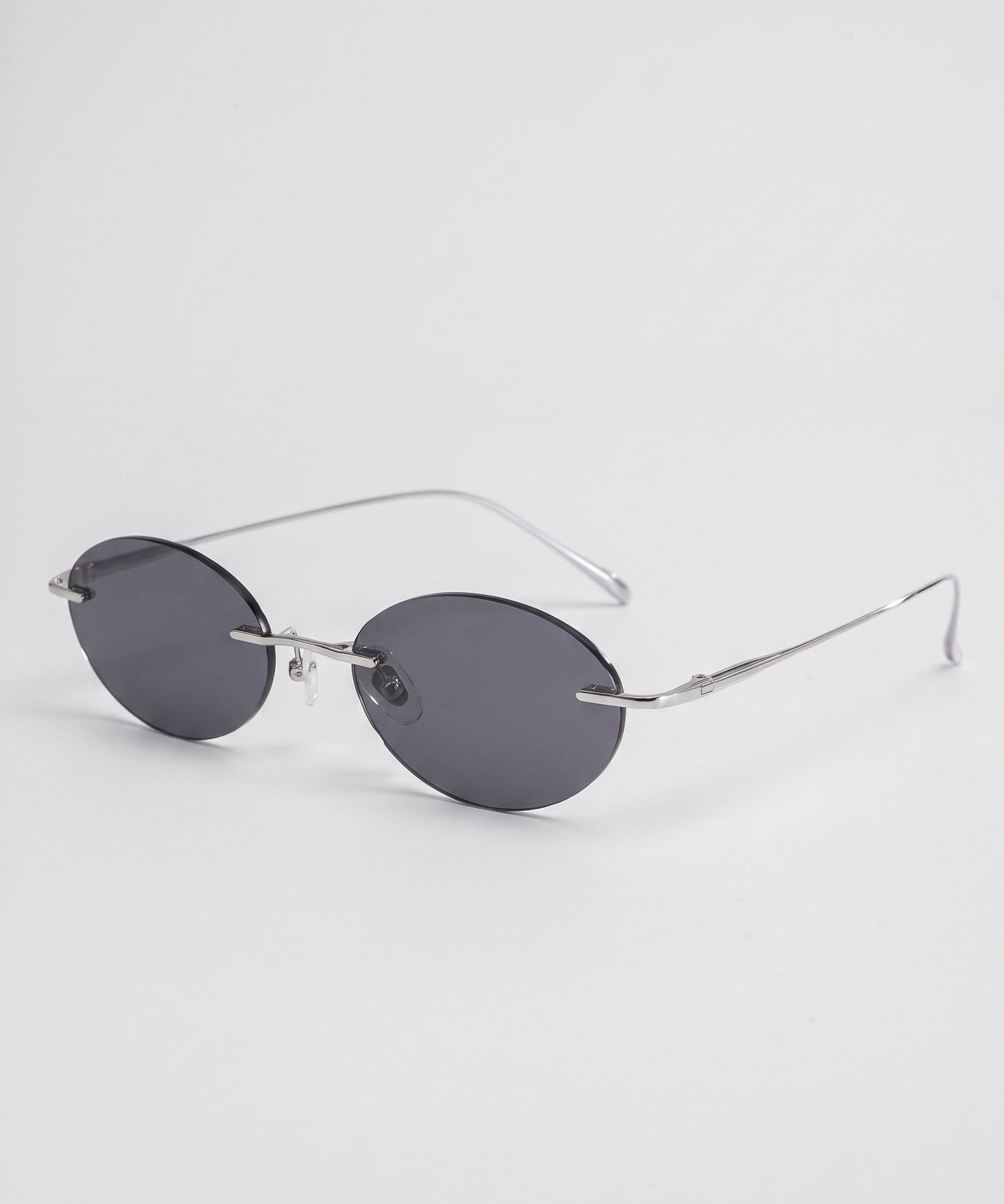 Celeste Silver Grey – three-quarter view