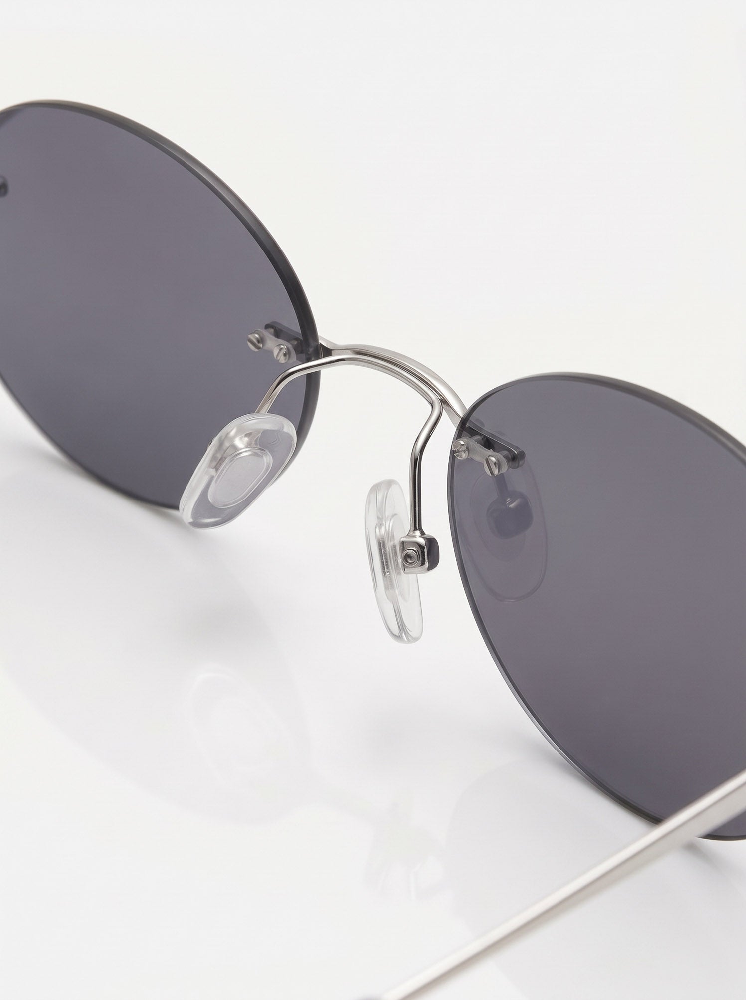 Celeste Silver Grey – bridge detail