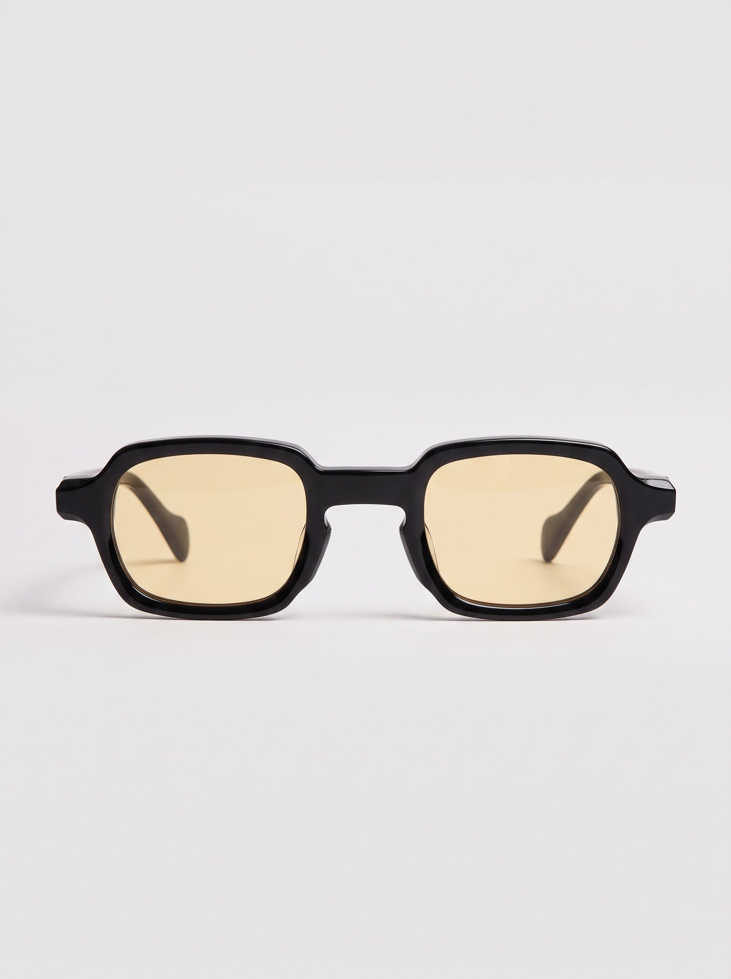 Enzo Black Amber – front view