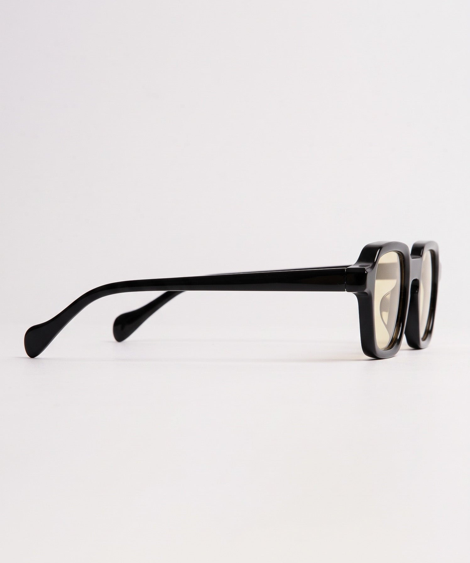 Enzo Black Amber – side view