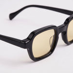 Enzo Black Amber – hinge detail view
