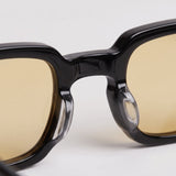 Enzo Black Amber – bridge detail view