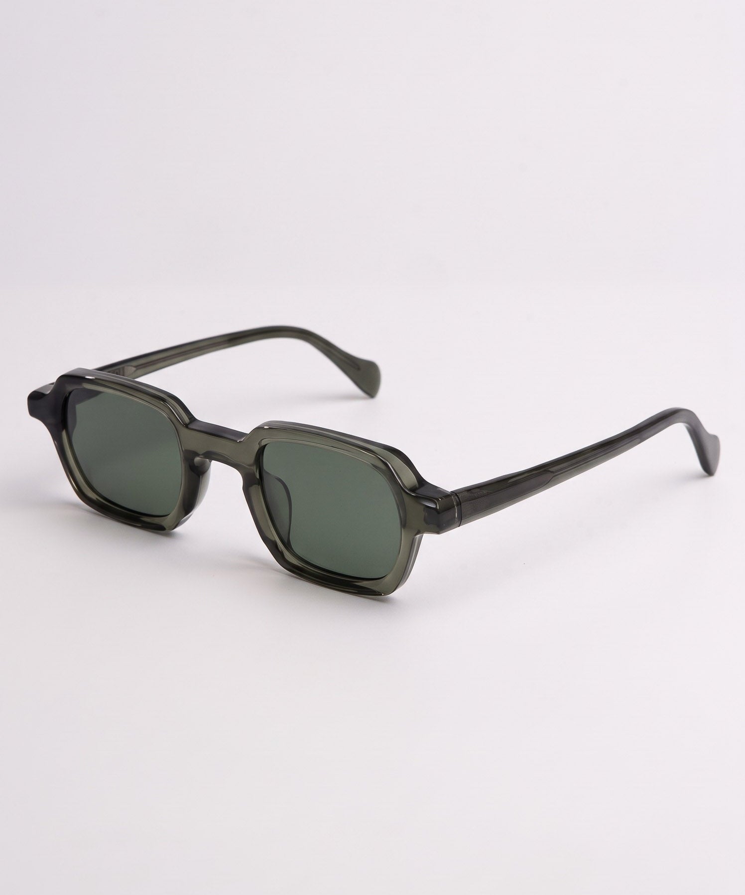 Enzo Crystal Green – three-quarter view