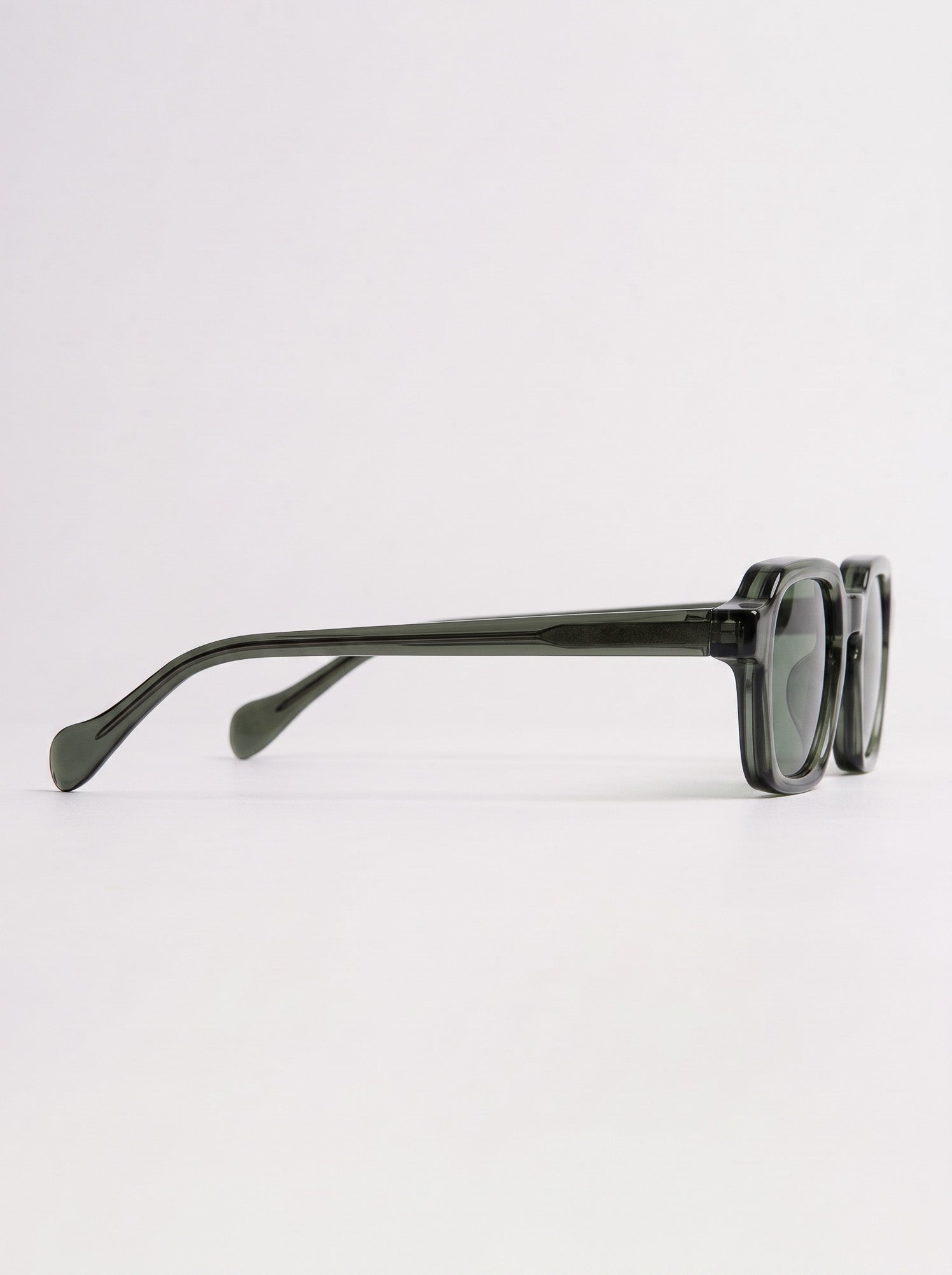 Enzo Crystal Green – side view