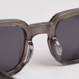 Enzo Crystal Grey – bridge detail view
