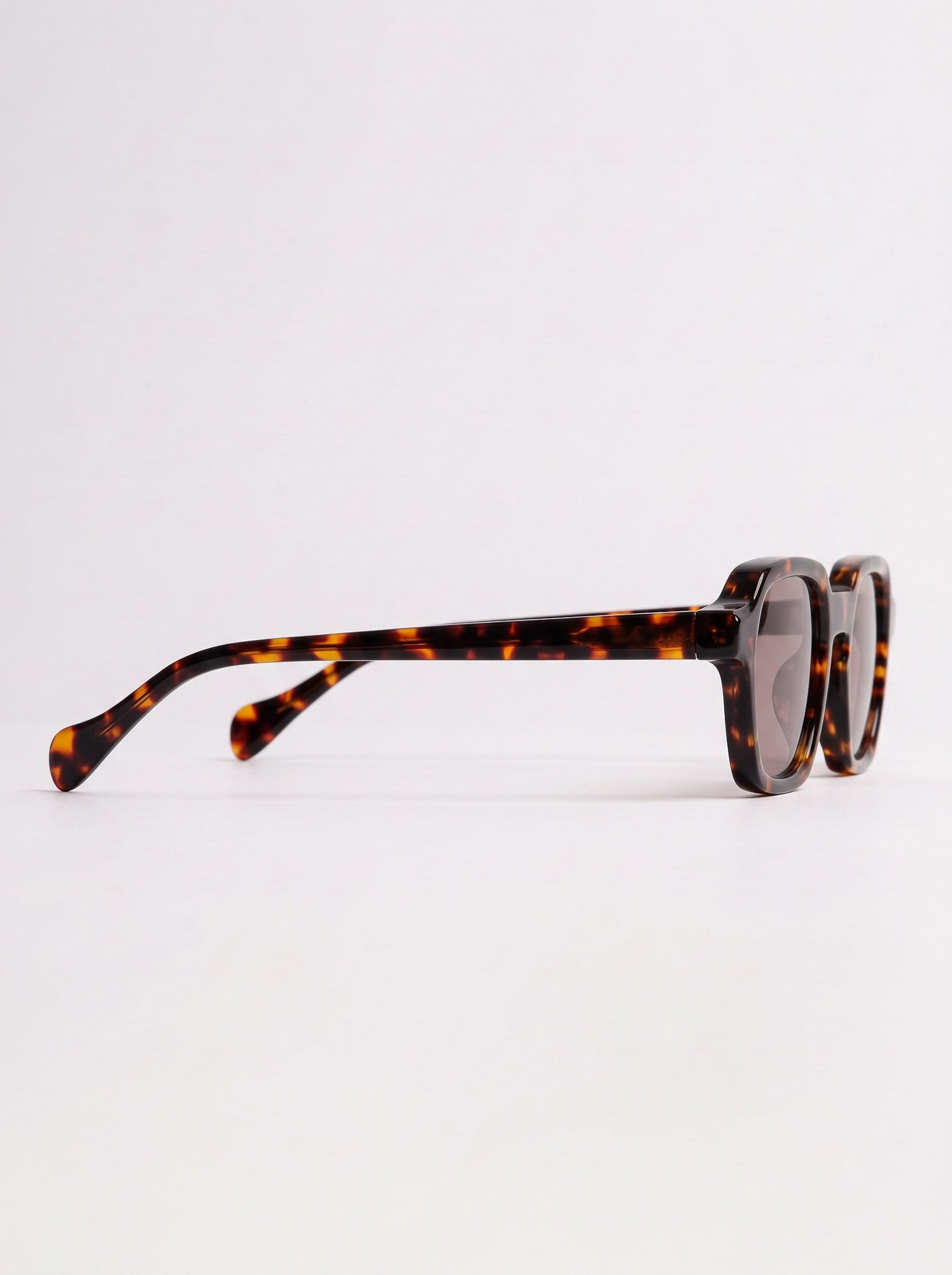 Enzo Dark Tortoise – side view