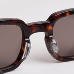 Enzo Dark Tortoise – bridge detail view