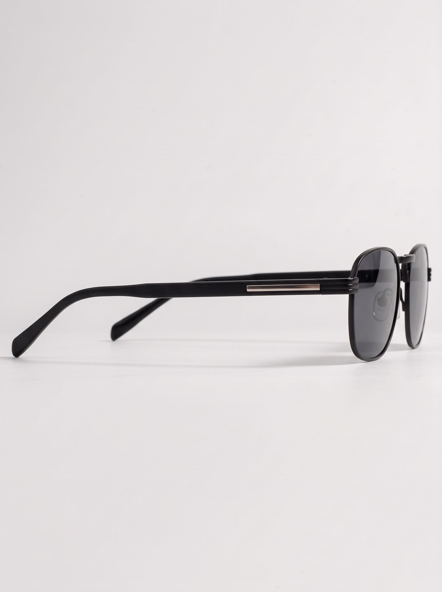 Ettore Matte Black Smoke – side view