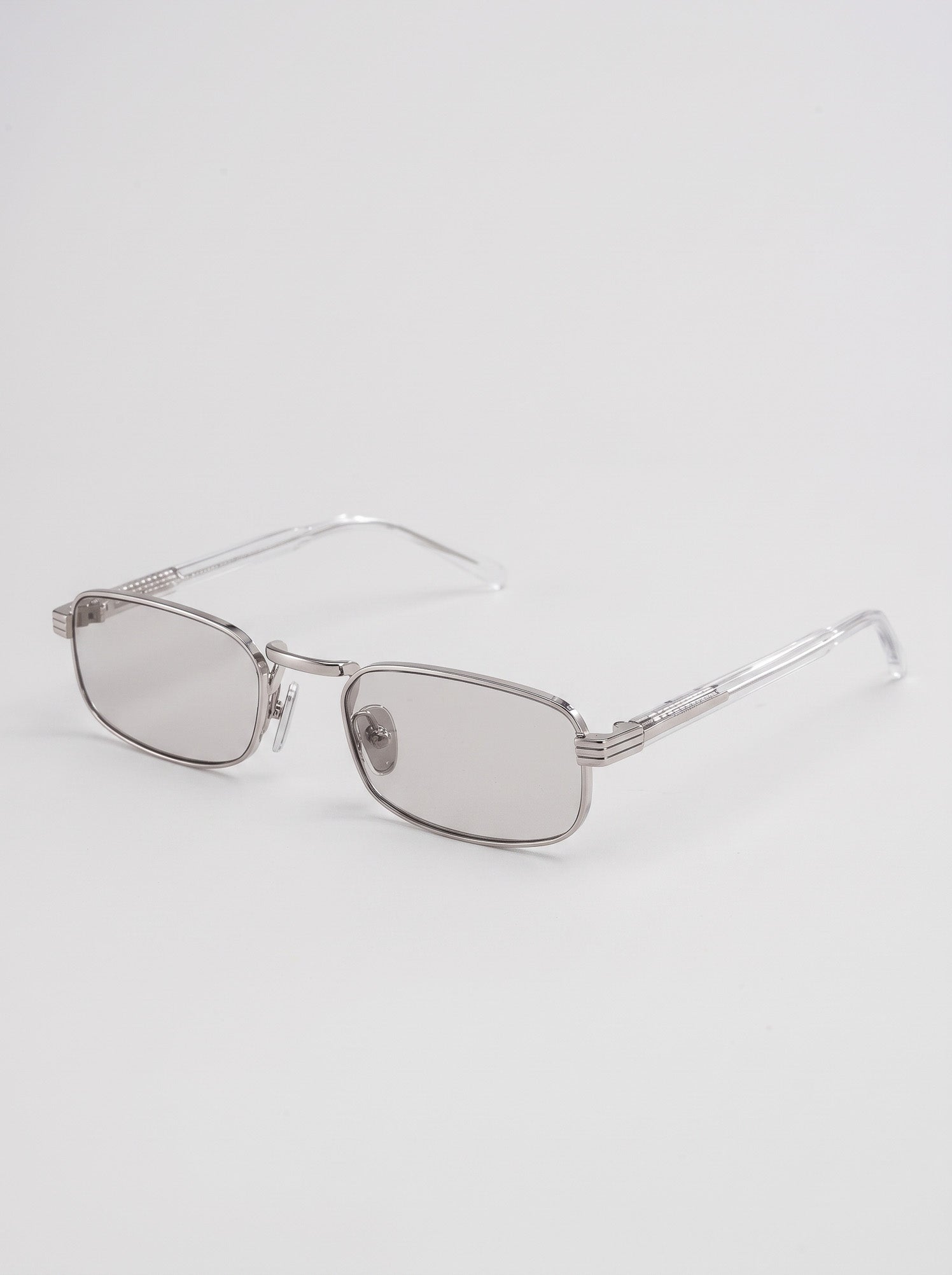 Ettore Silver Light Grey – three-quarter view