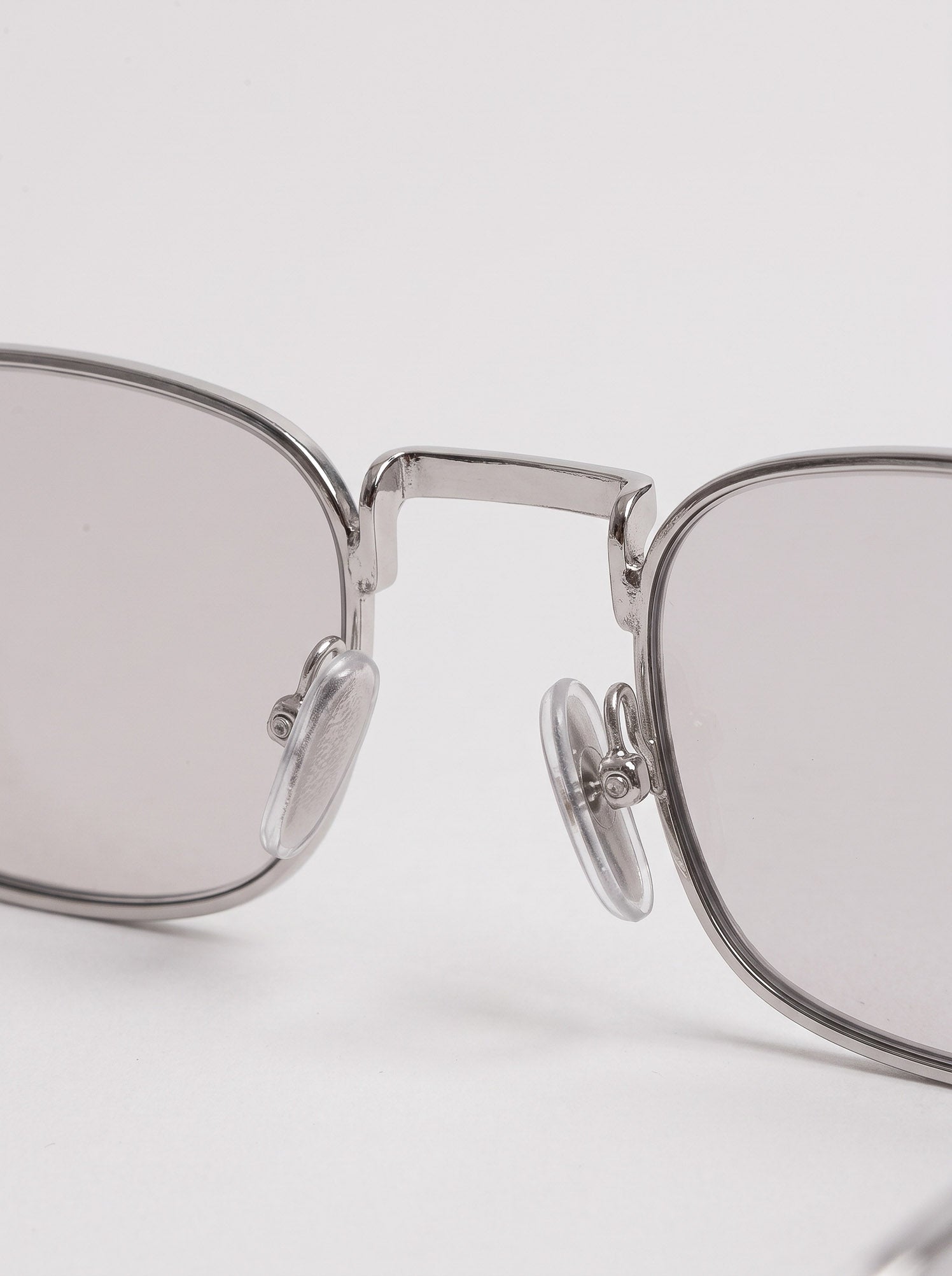 Ettore Silver Light Grey – bridge detail
