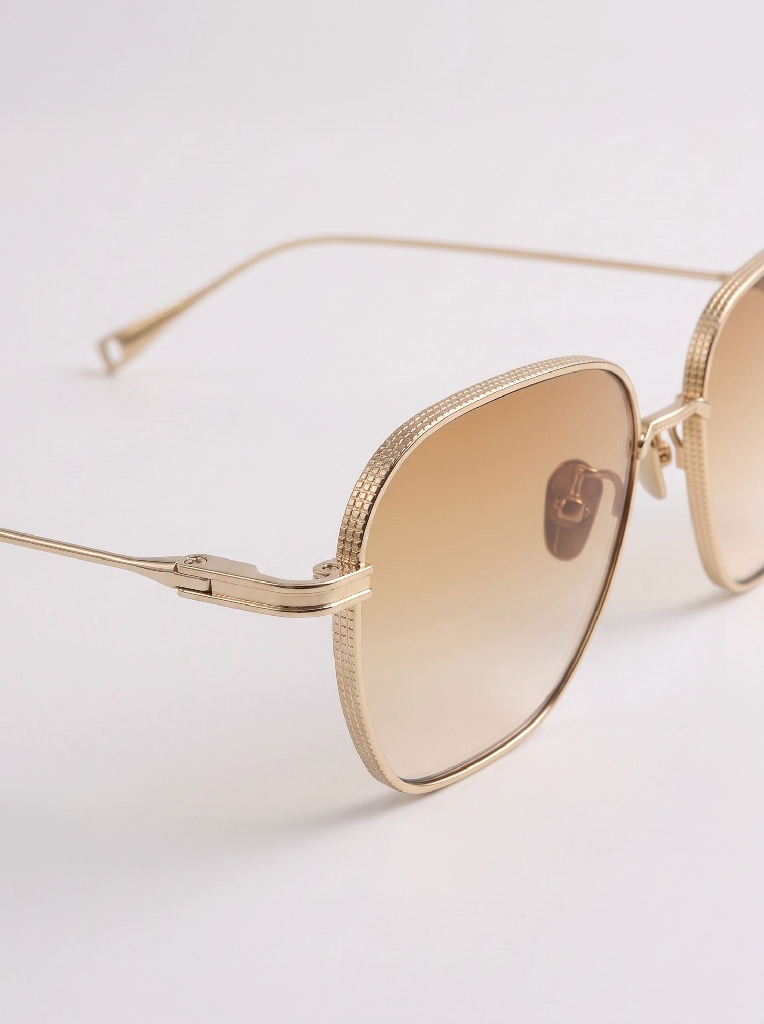 Gaetano Gold Brown Gradient – hinge detail view