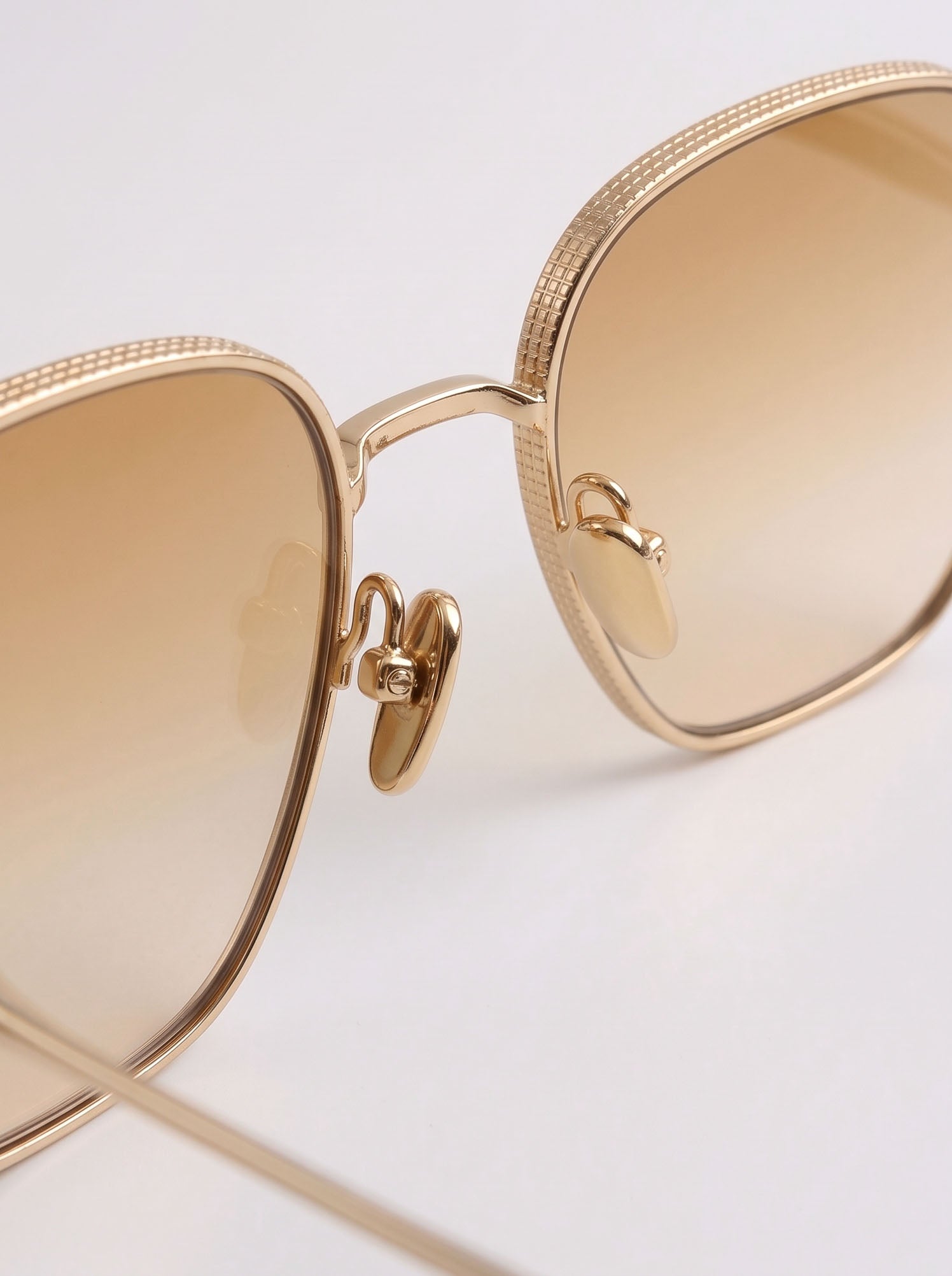 Gaetano Gold Brown Gradient – bridge detail view