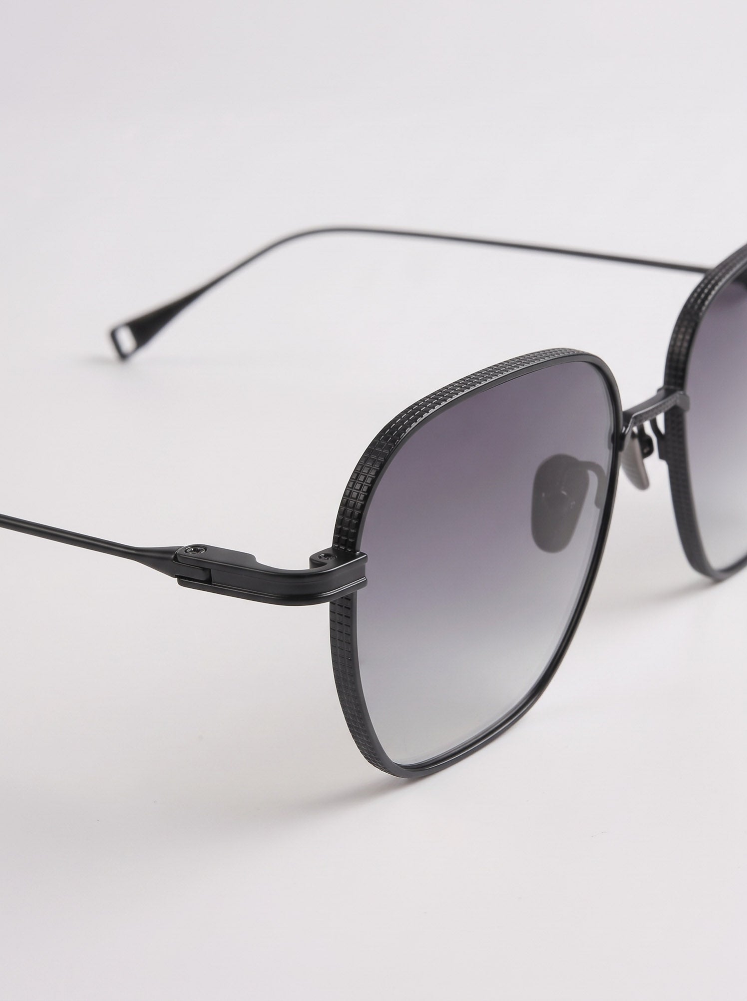 Gaetano Matte Black Grey Gradient – hinge detail view