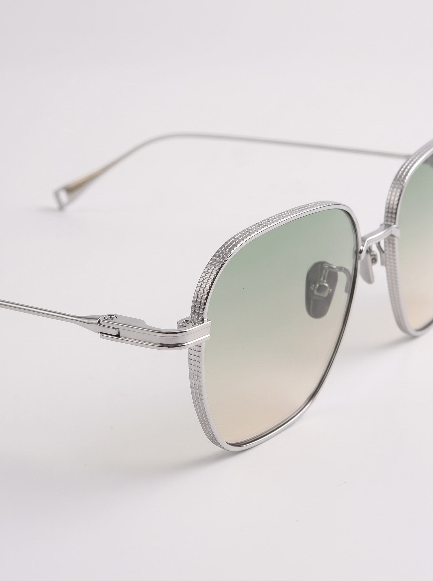Gaetano Silver Green Gradient – hinge detail view
