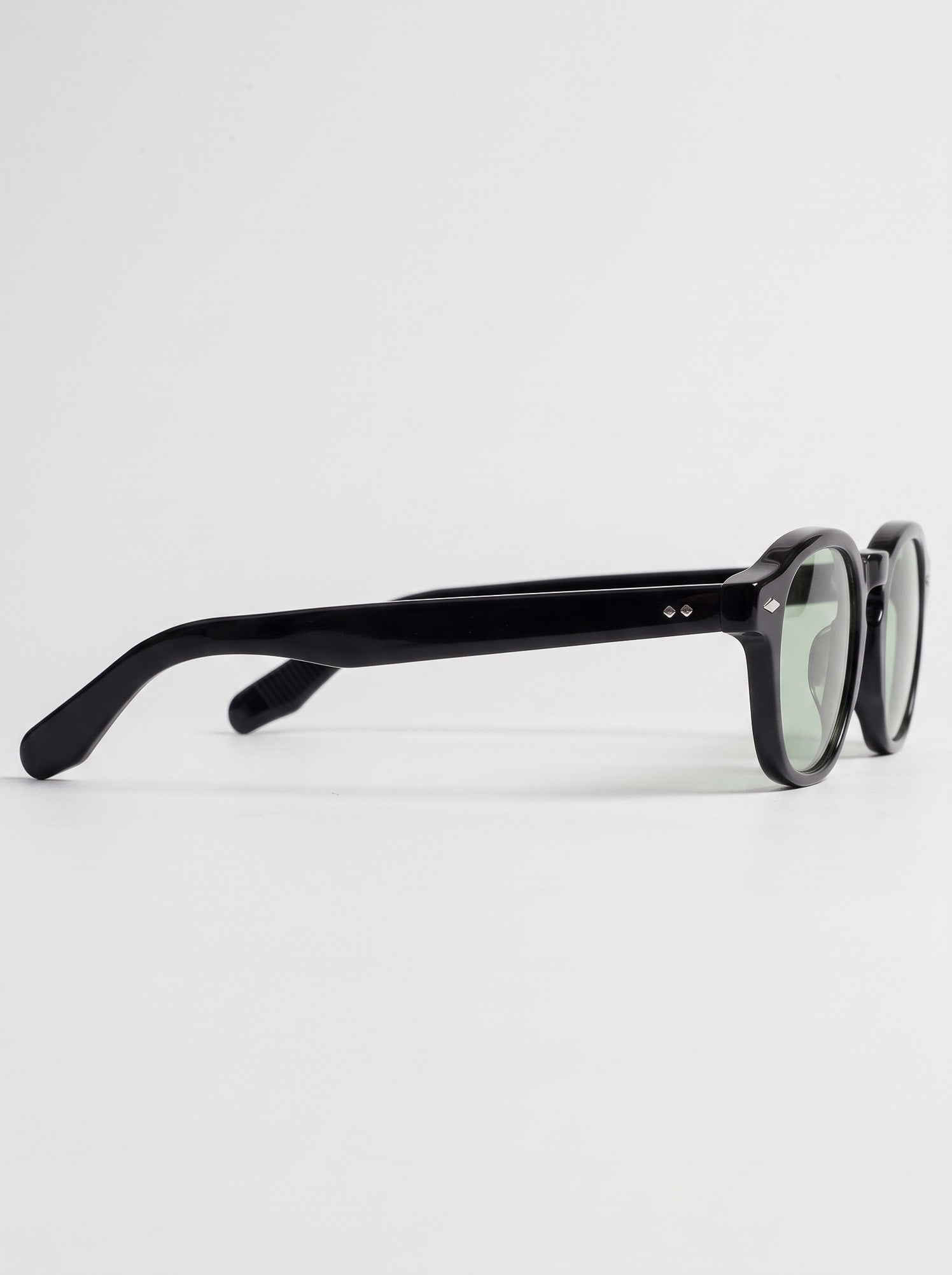 Giacomo Black Light Green – side view