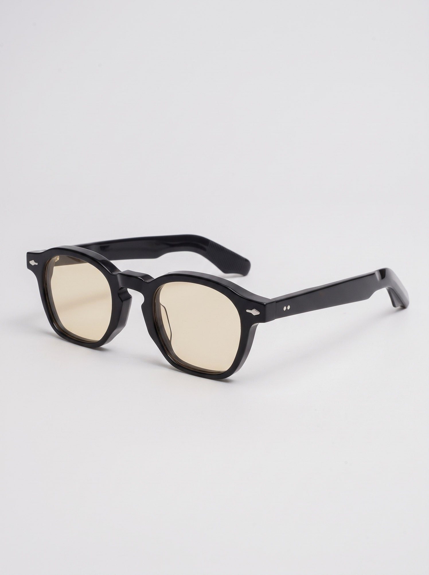 Giacomo Black Sand – three-quarter view