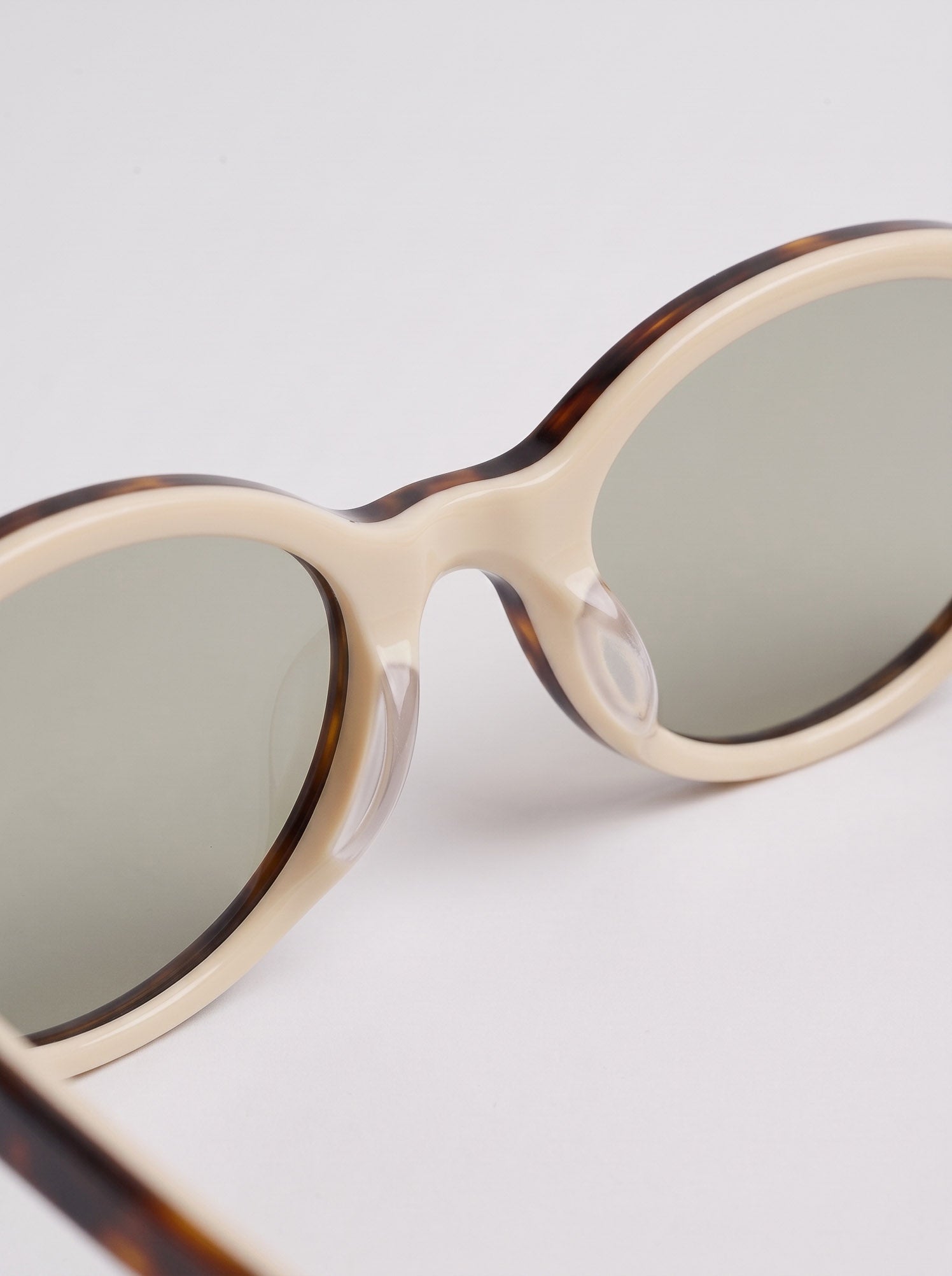 Gianna Tortoise Green – bridge detail